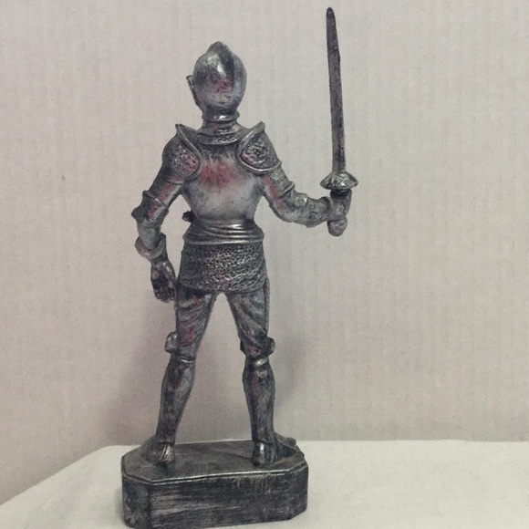 Vintage 1970, 8-1/2” Medieval Knight Plastic Toy - Picture 5 of 6